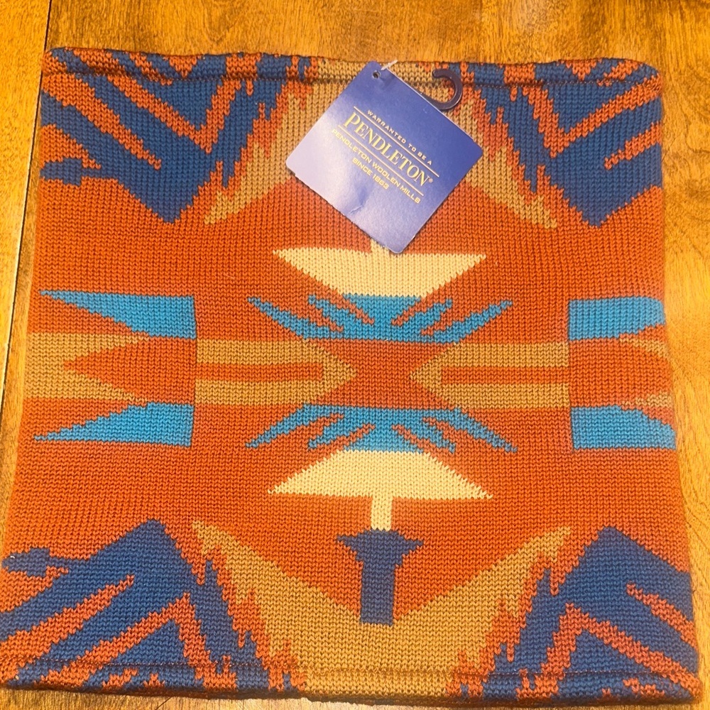 PENDLETON Unisex Geometric Pattern Gaither Neck Warmer Merino Wool fleece lined